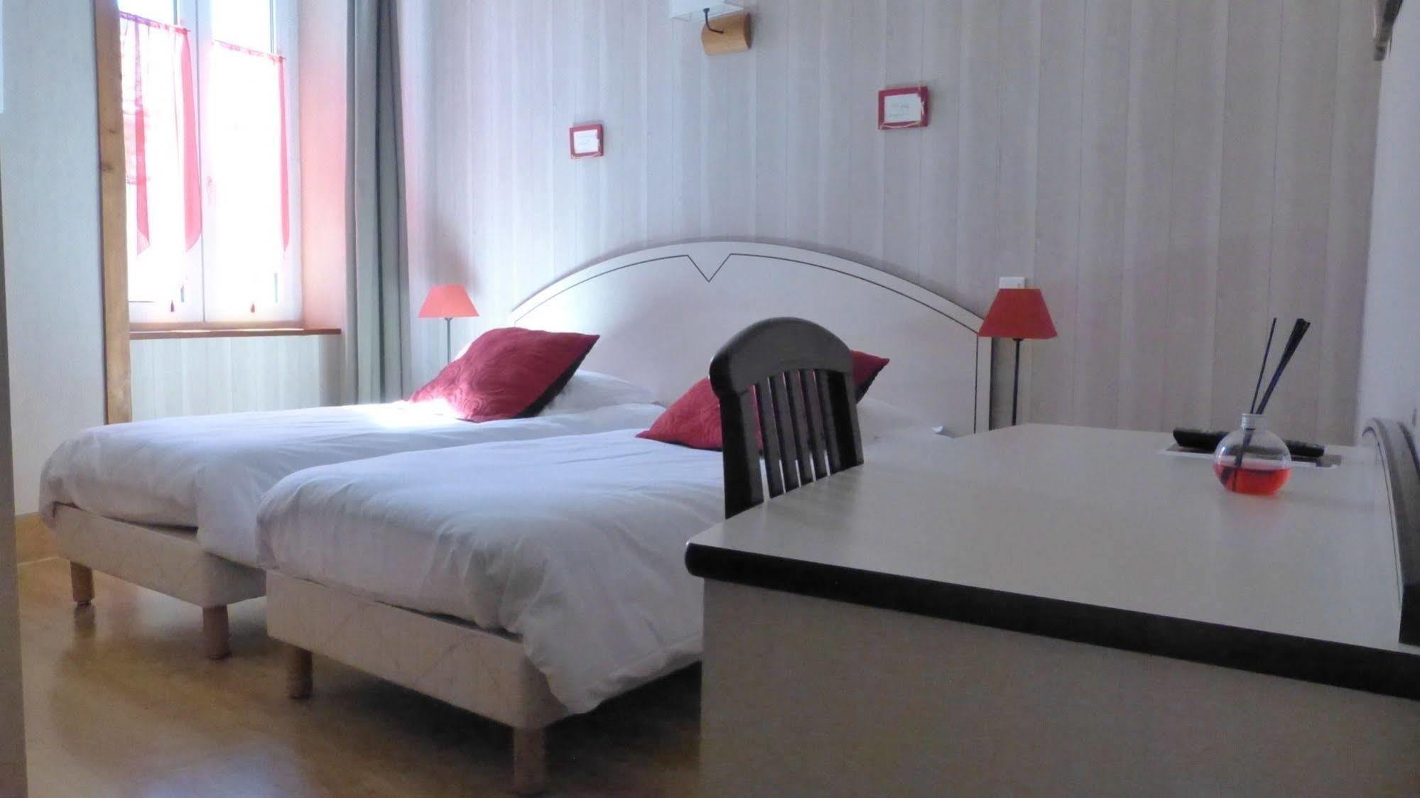 Hotel Des Alpes Die Bagian luar foto